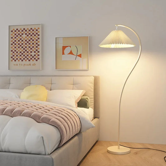 Lampe sur pied moderne avec abat-jour en textile et LED